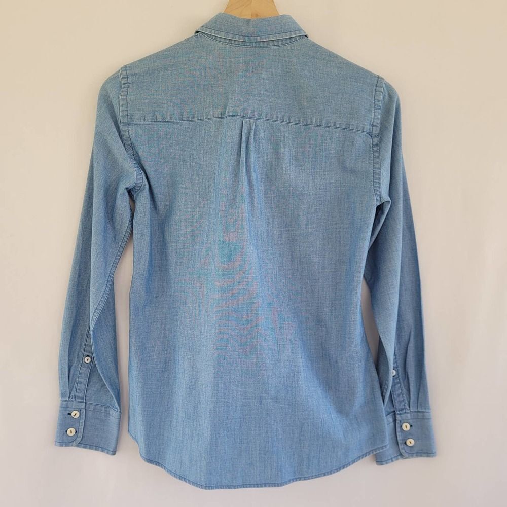 UNTUCKit Women's Light Wash Denim Chambray Button Down Shirt Size 2 (XS) - Picture 3 of 6